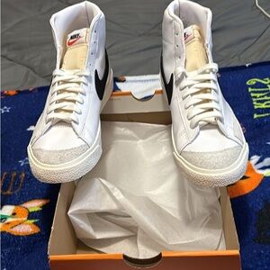 Women Nike Blazer ‘77 White and Black High-Tops